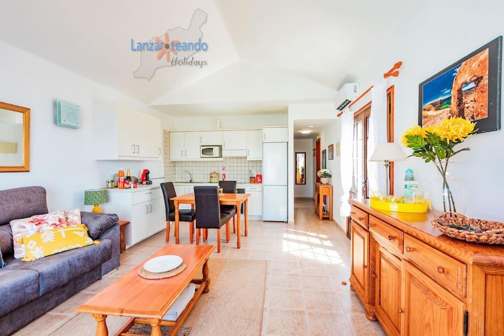 Casita El Faro En Playa Bastian Aircon In The Bedrooms Vv Costa Teguise Exterior photo