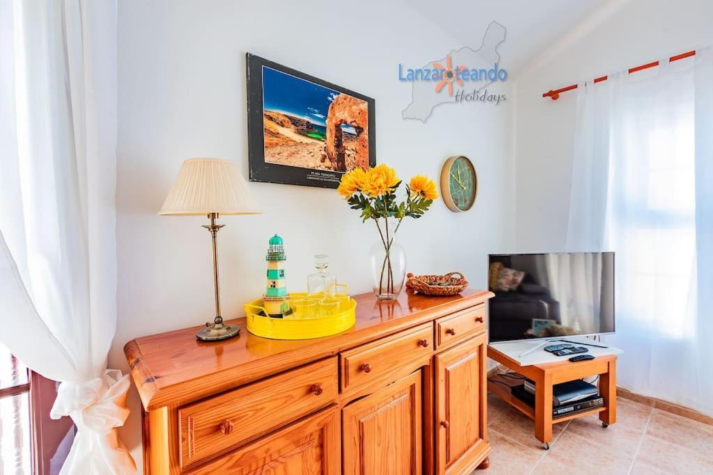 Casita El Faro En Playa Bastian Aircon In The Bedrooms Vv Costa Teguise Exterior photo